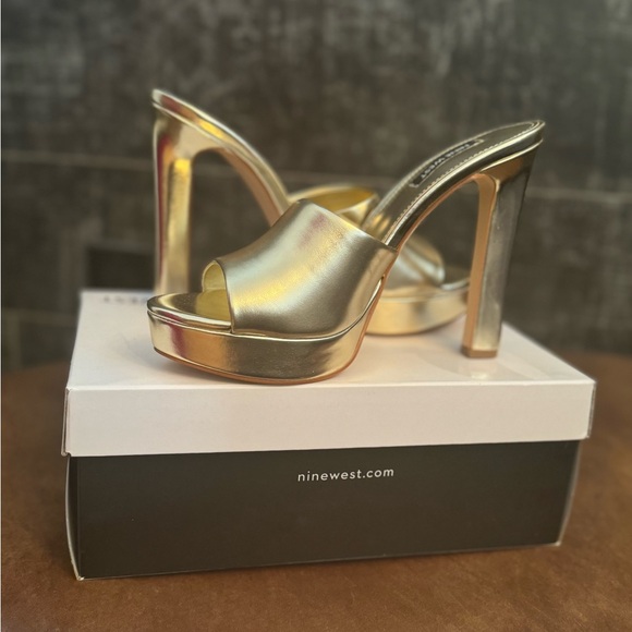 NIB Nine West Wilia Platform Heels in Gold - Sz 9 - Picture 9 of 12